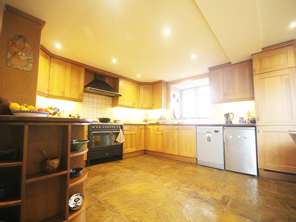 4 bedroom semi-detached house SSTC in Colne - IMG_5287.jpg